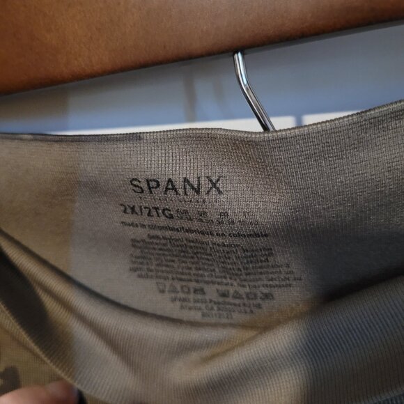 SPANX Look at Me Now Seamless Camo Leggings SZ 2X - Picture 3 of 3